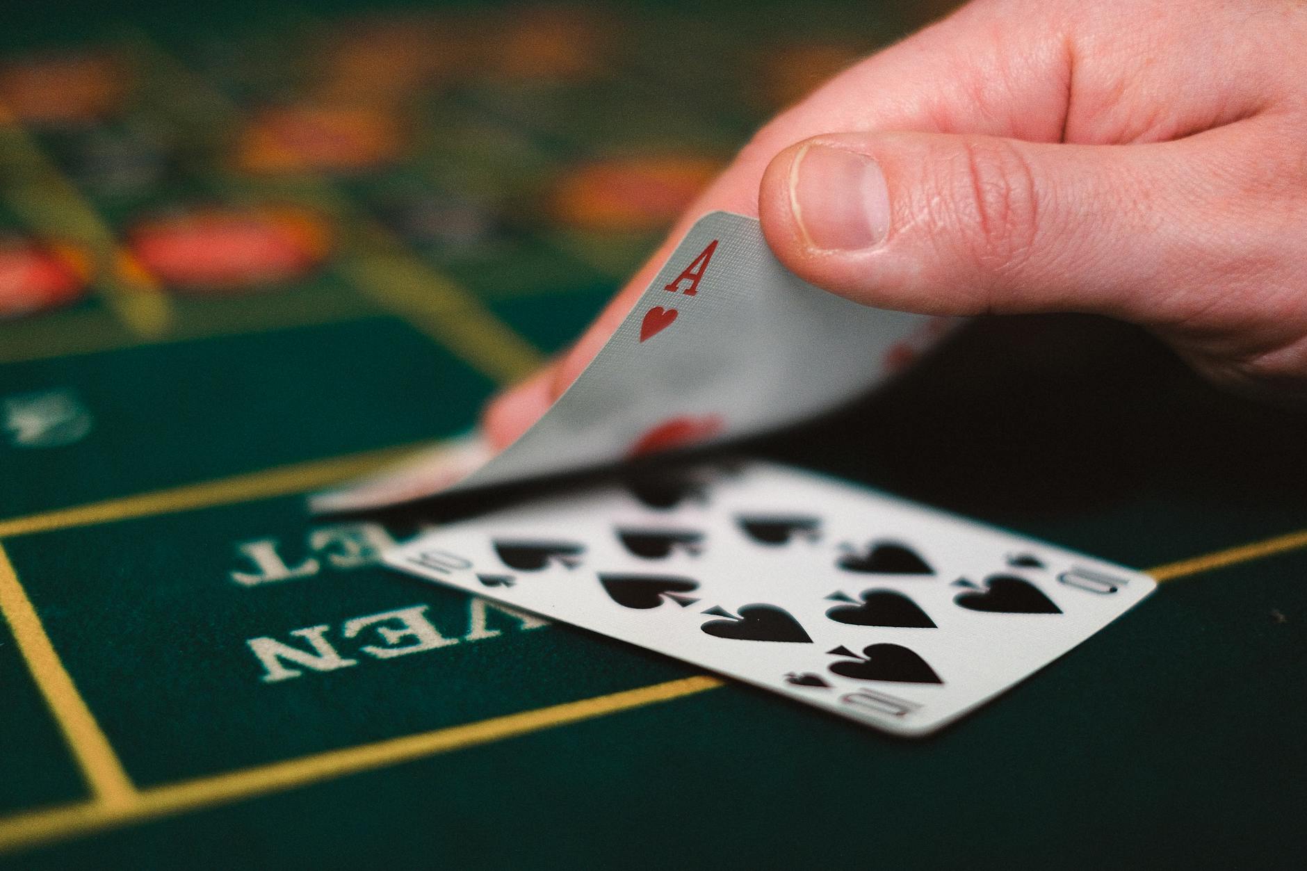 Đọc bảng trả thưởng giúp hiểu đúng điều kiện kích hoạt jackpot và tránh hiểu nhầm.